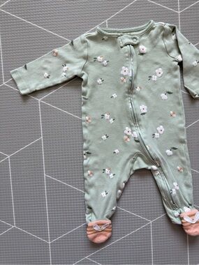 Carters|Baby girl Sage green ditsy Floral One-Piece Footed Sleeper,cotton•••6M